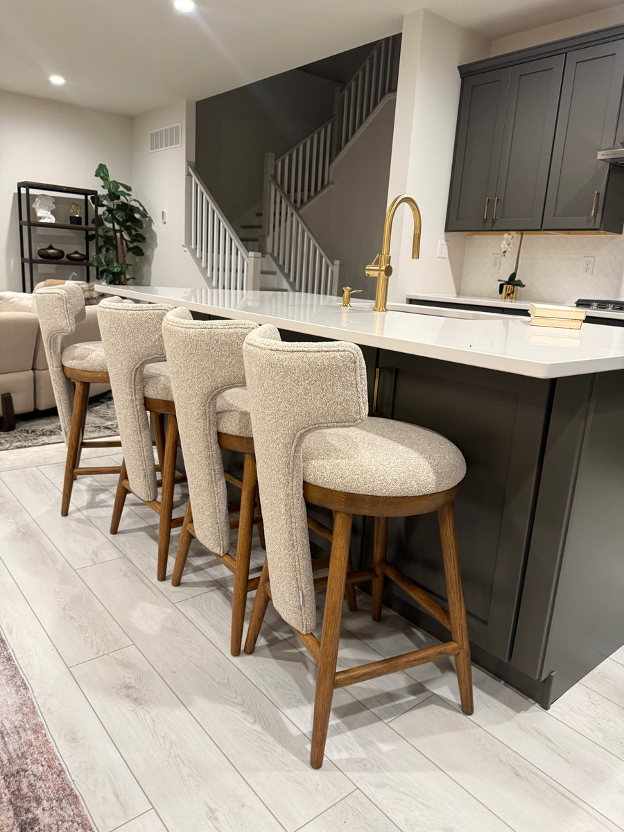 A Warm Modern Home in Middletown