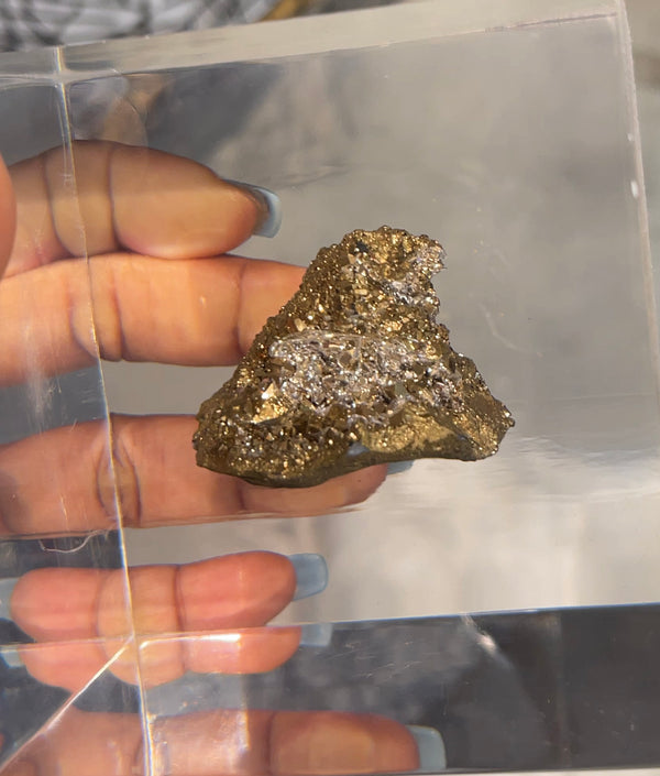 Gold Agate Luxury Cube